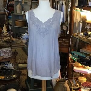 0228 Bobeau Gray Tank Top with lace detail; VGUC size M